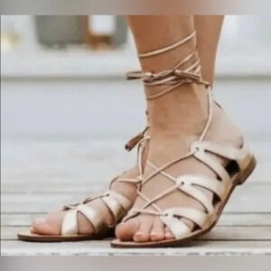 LILLY PULITZER Fit to be Tied Gladiator Sandals in Metallic Gold tassels 6.5 M